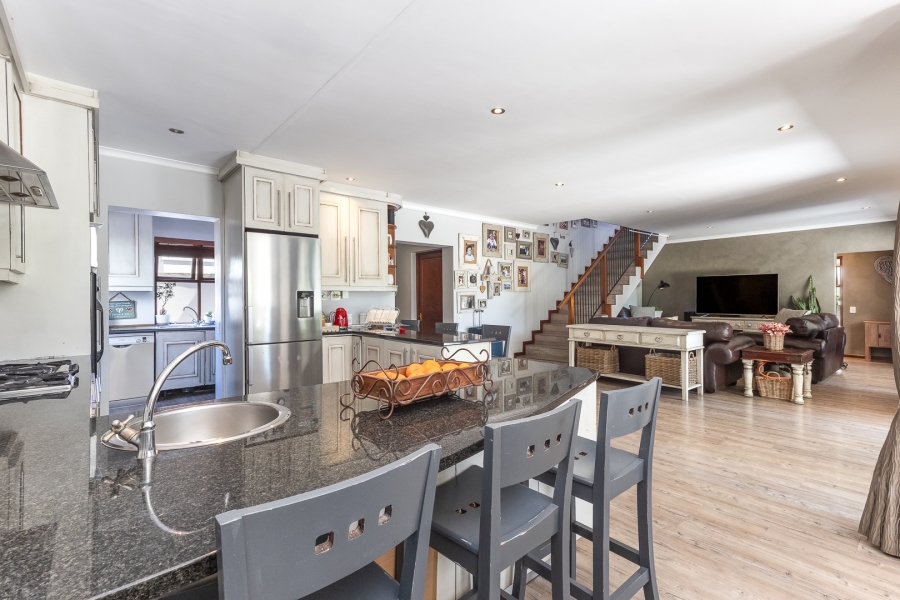To Let 5 Bedroom Property for Rent in Boschenmeer Golf Country Estate Western Cape